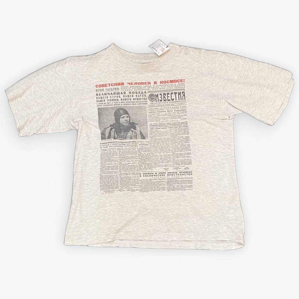 RUSSIAN NEWSPRINT GRAPHIC TEE